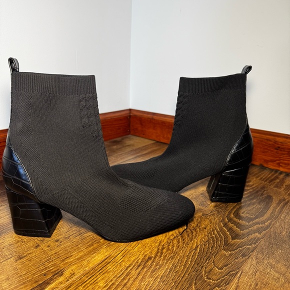 Jane and the Shoe Black Knit and Snake Print Ankle Boots (8.5) - Picture 5 of 7